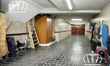 Venta- Hermoso Chalet - 3 dormitorios -  Fondo con pileta y quincho - Lanús Este