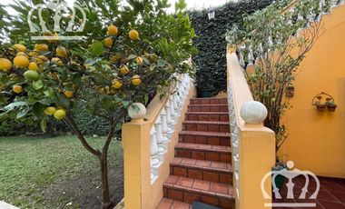 Venta- Hermoso Chalet - 3 dormitorios -  Fondo con pileta y quincho - Lanús Este