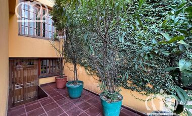 Venta- Hermoso Chalet - 3 dormitorios -  Fondo con pileta y quincho - Lanús Este