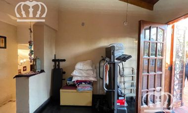Venta- Hermoso Chalet - 3 dormitorios -  Fondo con pileta y quincho - Lanús Este
