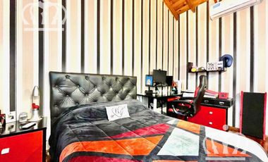 Venta- Hermoso Chalet - 3 dormitorios -  Fondo con pileta y quincho - Lanús Este
