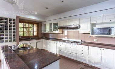 Venta Casa de 6 ambientes con Pileta - Banfield Oeste