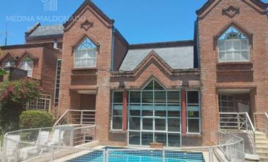 Venta Casa de 6 ambientes con Pileta - Banfield Oeste