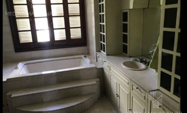 Venta Casa de 6 ambientes con Pileta - Banfield Oeste