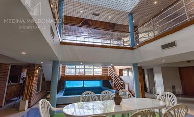 Venta Casa de 6 ambientes con Pileta - Banfield Oeste