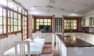 Venta Casa de 6 ambientes con Pileta - Banfield Oeste