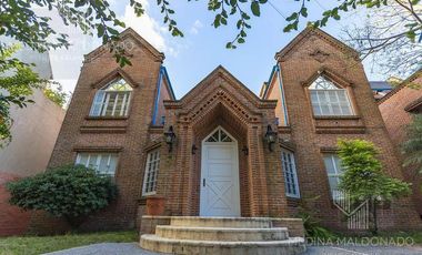 Venta Casa de 6 ambientes con Pileta - Banfield Oeste