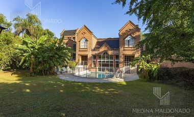 Venta Casa de 6 ambientes con Pileta - Banfield Oeste
