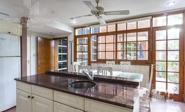 Venta Casa de 6 ambientes con Pileta - Banfield Oeste