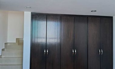 CASA EN RENTA EN JURIQUILLA, AMUEBLADA
