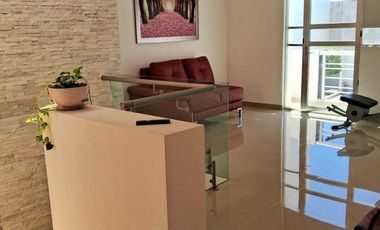 CASA EN RENTA EN JURIQUILLA, AMUEBLADA