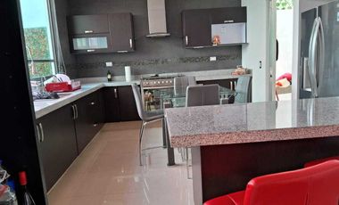CASA EN RENTA EN JURIQUILLA, AMUEBLADA