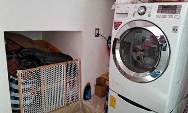 CASA EN RENTA EN JURIQUILLA, AMUEBLADA