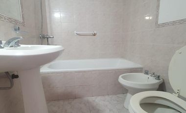 Triplex 4 amb. con Patio y Cochera