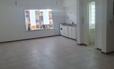 Triplex 4 amb. con Patio y Cochera