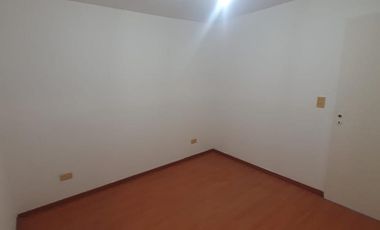 Triplex 4 amb. con Patio y Cochera