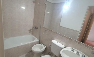 Triplex 4 amb. con Patio y Cochera