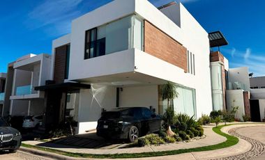 VENTA CASA EN CONDOMINIO RUSCELLO AL NORPONIENTE DE LA CIUDAD LU