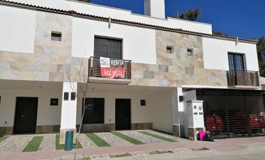 Bosques del Dorado  casa en RENTA 3 recámaras, sala de tv, roof garden!!!