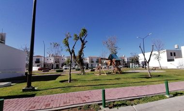 Bosques del Dorado  casa en RENTA 3 recámaras, sala de tv, roof garden!!!