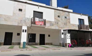 Bosques del Dorado  casa en RENTA 3 recámaras, sala de tv, roof garden!!!
