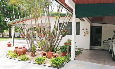 Se vende Casa en Via Carmelo Spadafora, Chitré MM