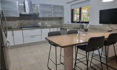 CASA. AMOBLADA.  EMBASSY CLUB CLAYTON