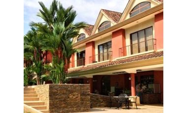 CASA. AMOBLADA.  EMBASSY CLUB CLAYTON