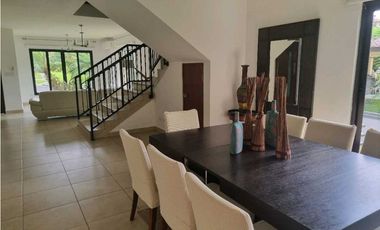 CASA. AMOBLADA.  EMBASSY CLUB CLAYTON