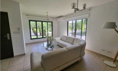 CASA. AMOBLADA.  EMBASSY CLUB CLAYTON