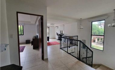 CASA. AMOBLADA.  EMBASSY CLUB CLAYTON