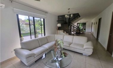 CASA. AMOBLADA.  EMBASSY CLUB CLAYTON