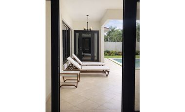 Costa del Este, casa de 4r 840m2 con piscina a solo $2.1M