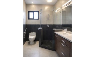 Costa del Este, casa de 4r 840m2 con piscina a solo $2.1M
