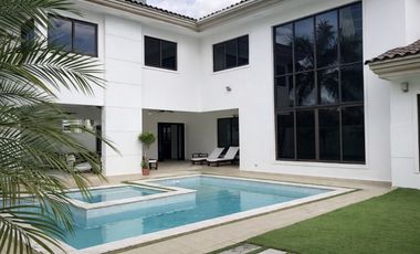 Costa del Este, casa de 4r 840m2 con piscina a solo $2.1M