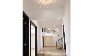 Costa del Este, casa de 4r 840m2 con piscina a solo $2.1M