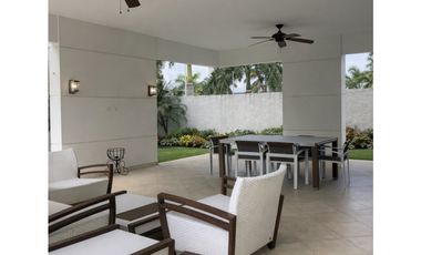 Costa del Este, casa de 4r 840m2 con piscina a solo $2.1M
