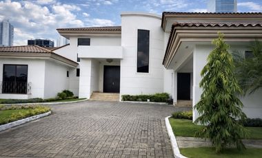 Costa del Este, casa de 4r 840m2 con piscina a solo $2.1M