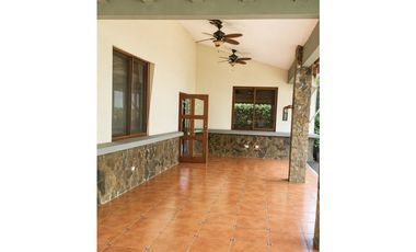 Camino de Cruces  lujo 710m2 l/b a  $1.2M