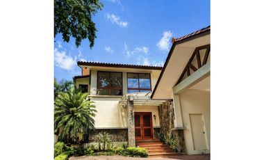Camino de Cruces  lujo 710m2 l/b a  $1.2M
