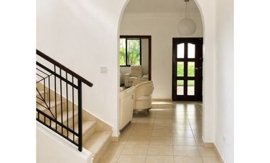 Camino de Cruces  lujo 710m2 l/b a  $1.2M