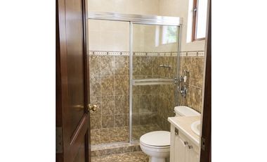 Camino de Cruces  lujo 710m2 l/b a  $1.2M