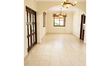Camino de Cruces  lujo 710m2 l/b a  $1.2M