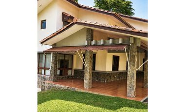 Camino de Cruces  lujo 710m2 l/b a  $1.2M