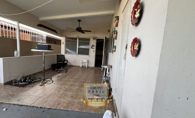 CASA EN CHANIS CON PATIO  (C.P)