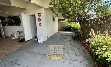 CASA EN CHANIS CON PATIO  (C.P)