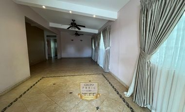 CASA EN CHANIS CON PATIO  (C.P)