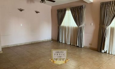 CASA EN CHANIS CON PATIO  (C.P)