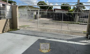 CASA EN CHANIS CON PATIO  (C.P)