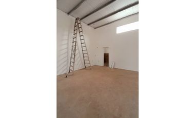 VENTA - GALPON NUEVO CON RENTA - 250 MTS 2 - INVERSION - TRES ARROYOS